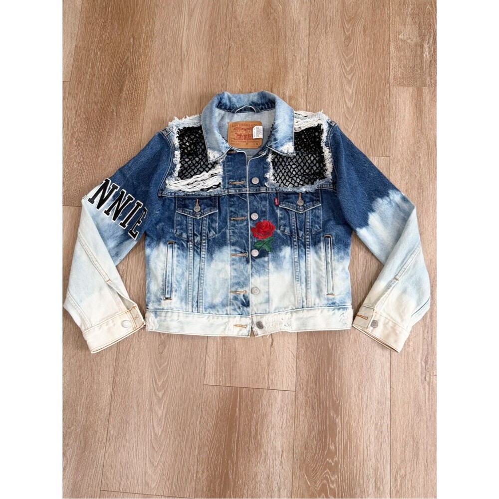 Levi’s Custom Distressed Denim Jacket Rose Patch Bleach Wash Women’s Small